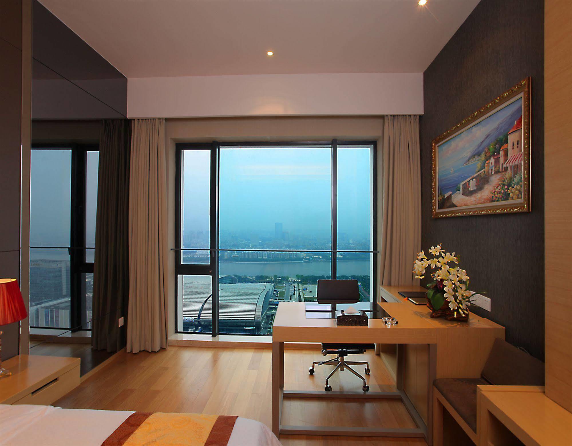 Heefun Apartment Gz -Poly World Trading Center-Walking Distance To Canton Fair ภายนอก รูปภาพ