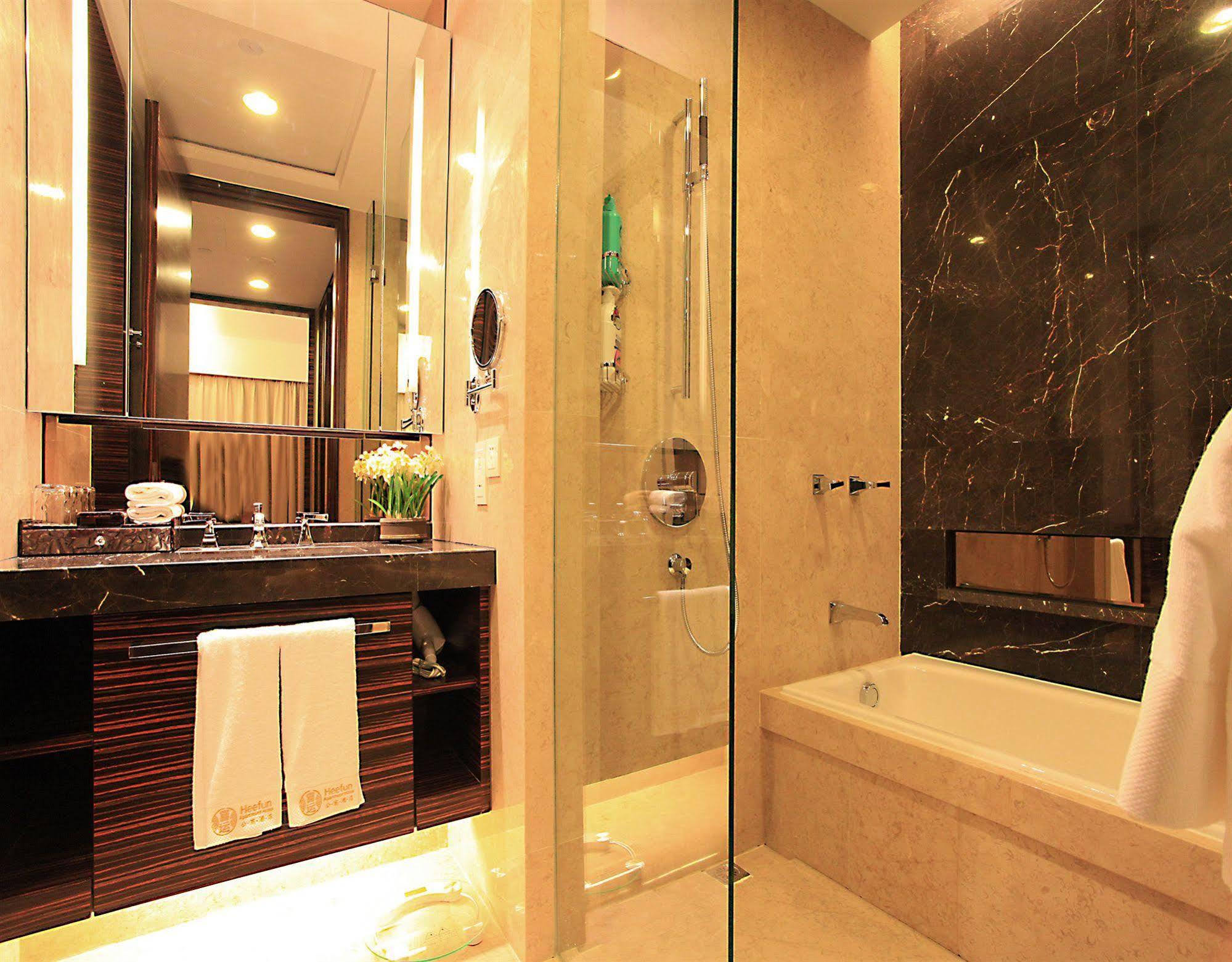 Heefun Apartment Gz -Poly World Trading Center-Walking Distance To Canton Fair ภายนอก รูปภาพ